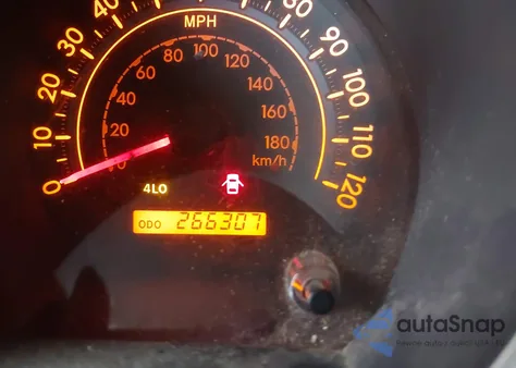 2010 Toyota Tundra Grade 5.7L V8 z USA, uszkodzony, nr VIN 5TFUY5F1XAX117844